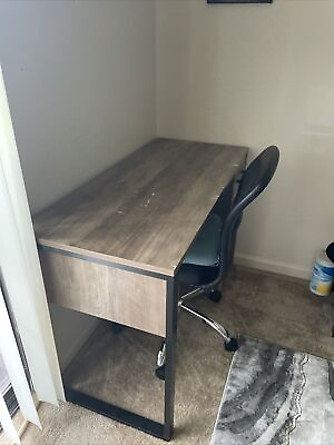 #ad computer desk And Chair $100.00