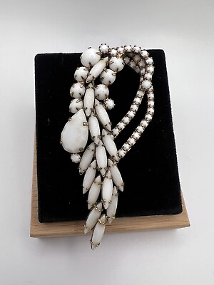 #ad Vintage White Milk Glass Brooch 3.5” Juliana Damp;E Estate Costume Jewelry $59.99