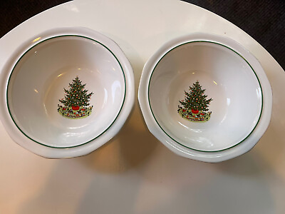 #ad Pair Of Pfaltzgraff CHRISTMAS HERITAGE Round Vegetable Bowls 9quot; one w a crack $22.00