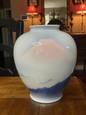 #ad Vtg. Japanese Fukagawa Vase Sometsuke Mount Fuji 8quot;x6quot; Opening 3quot; $39.95