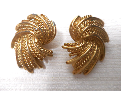 #ad Vtg Signed Monet Gold Tone Retro Feather Wave Leaf Swirl Clip Earrings 1 1 8quot; L $19.99