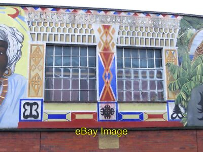 #ad Photo 6x4 Graffiti round the window Reading Came back to capture the indi c2013 GBP 2.00