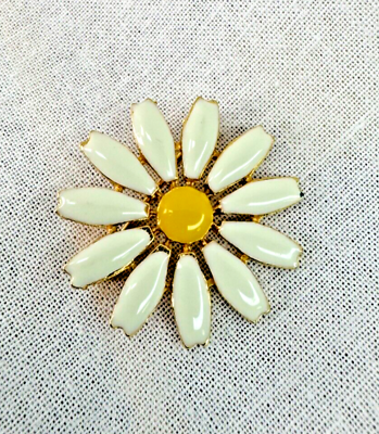 #ad Vintage Gold Tone White Enamel Daisy Flower Brooch Pin $7.64
