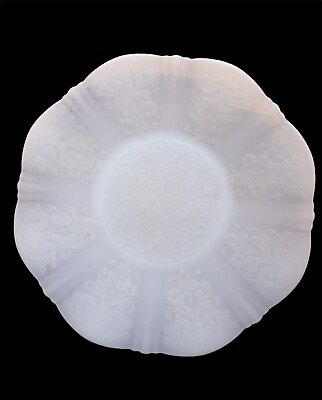 #ad Vtg Stunningly Beautiful Opalescent Milk Glass 11.5” Serving Plate Scallop Edge $19.95