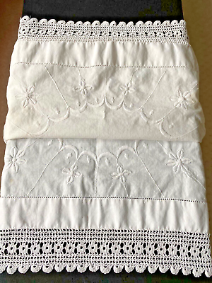 #ad VICTORIAN WHITE COTTON SMALL TABLECLOTH 26quot; x 18quot; CROCHET LACE EDGE amp; EMBROIDERY GBP 9.00