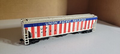 #ad S15 HO Scale Train Box Car WORK CAR UNION PACIFC BICENTINIAL PAINT 74444 July 4 $20.76