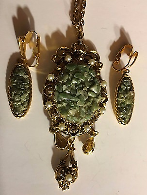#ad Vtge 18quot;Inches GT Chain with Dangling Pearl Jade Pendant amp; Clip on Earrings $45.00