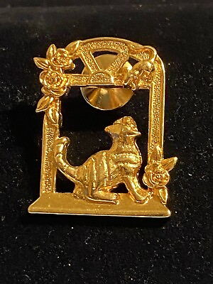 #ad Vintage Gold tone Kitten and Mouse window scene tie lapel pin $12.00