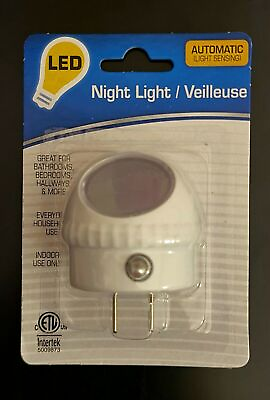 #ad PLUG IN LED AUTOMATIC NIGHT LIGHT SPOTLIGHT BRIGHT WHITE FREE SHIPPING $10.88