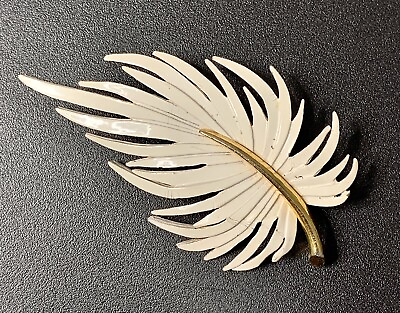 #ad Retro FEATHER PLUME White ENAMEL Goldtone PIN BROOCH 1960 70#x27;S Vintage $14.70