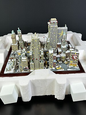 #ad Rare Danbury Mint Christmas In New York Cityscape Diorama Detailed See Des. $55.29