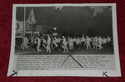 #ad 1957 Press Photo University of Illinois Students Riot In Champaign Urbana $7.73