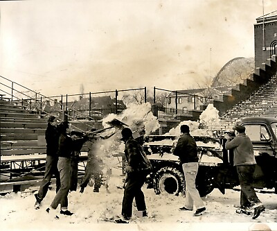 #ad LG935 1955 Orig Photo UNIVERSITY MINNESOTA STADIUM CREW SHOVELING SNOW FOR GAME $20.00